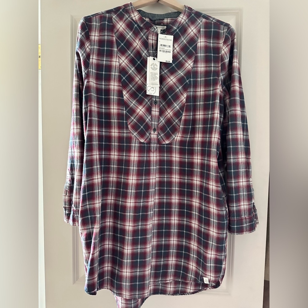 Nordstrom treasure and bond shirt dress with pockets size large never worn.
